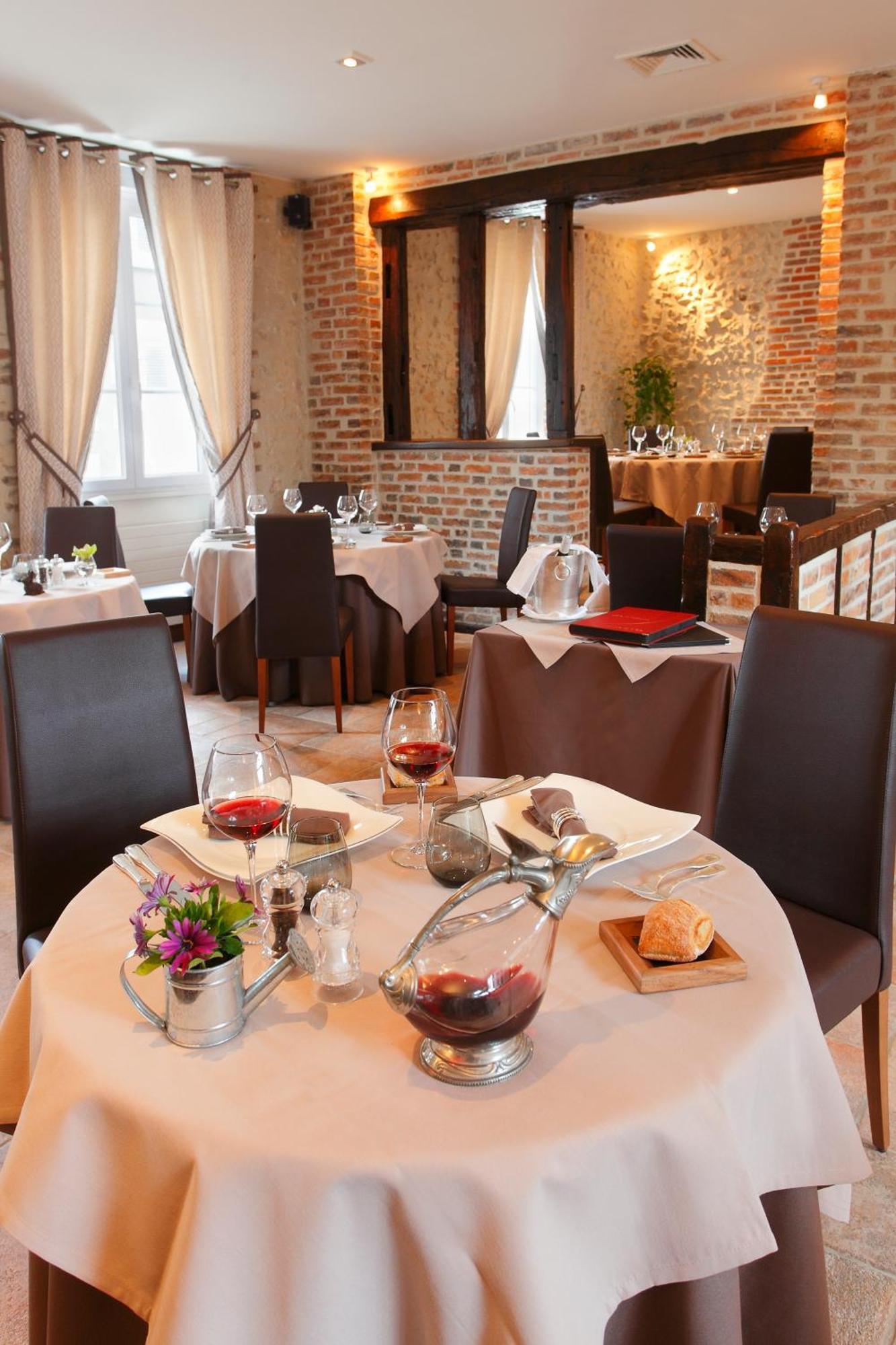 La Chaumiere Hotel Aubigny sur Nere Bagian luar foto