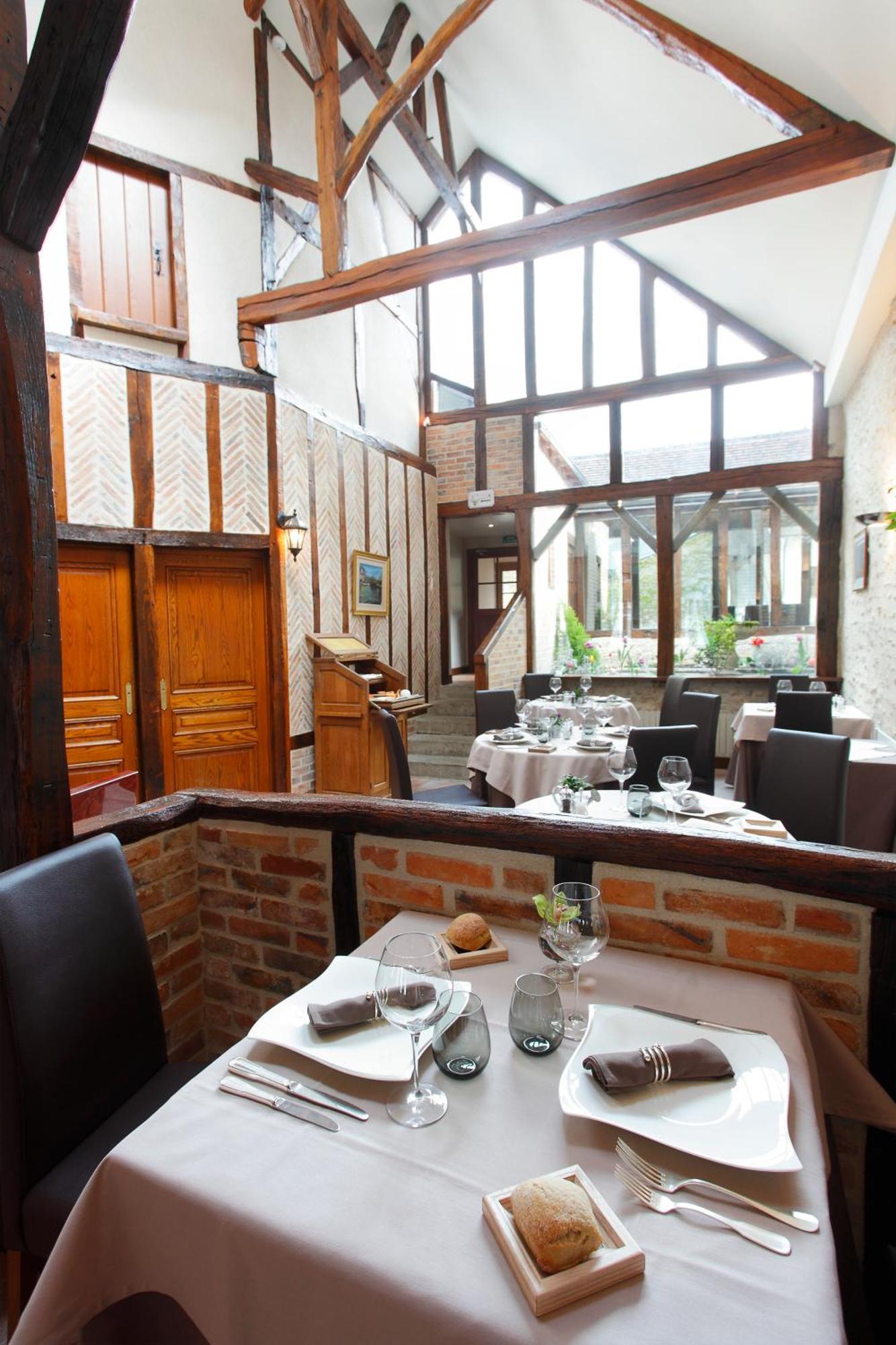 La Chaumiere Hotel Aubigny sur Nere Bagian luar foto