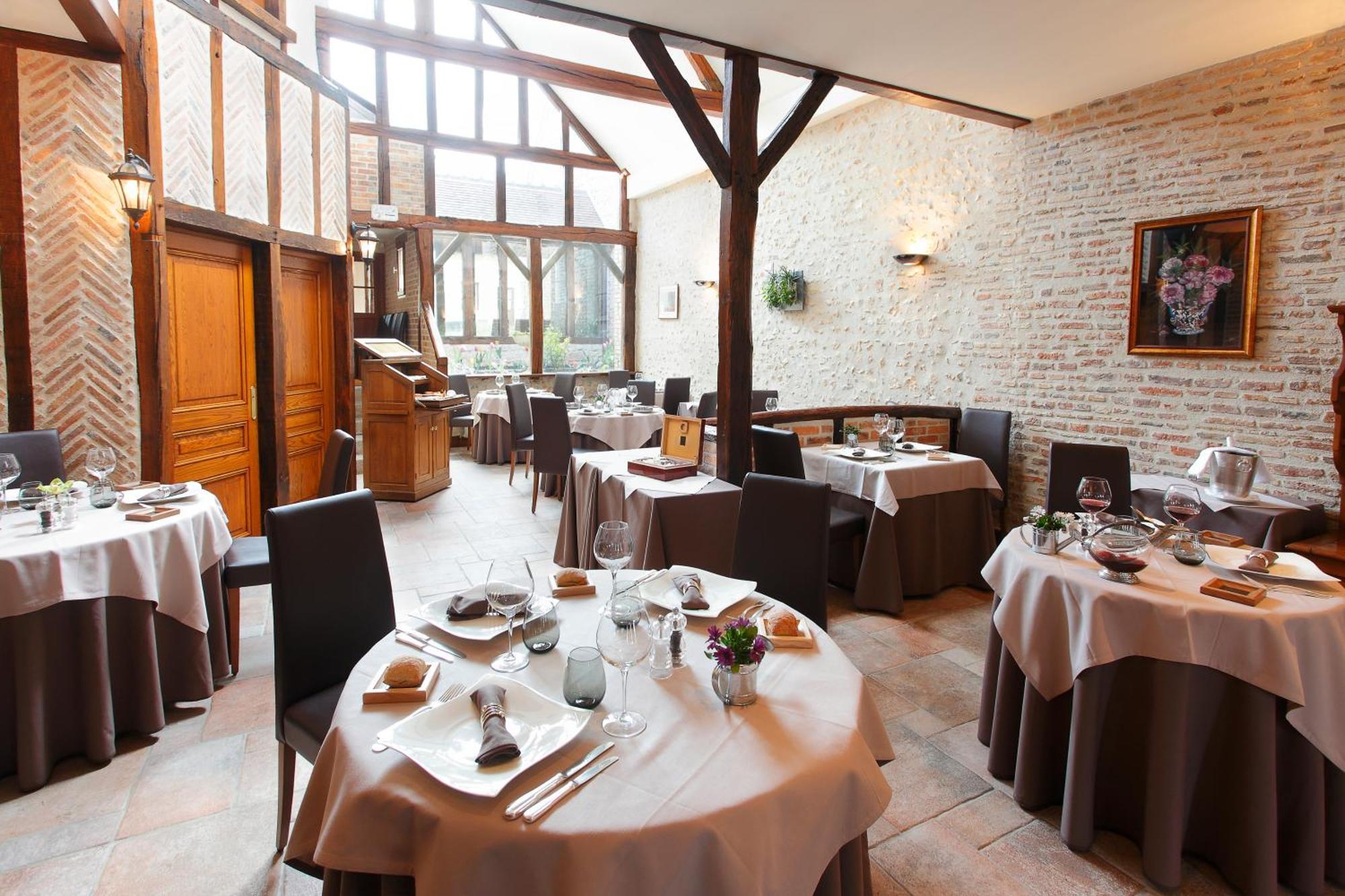 La Chaumiere Hotel Aubigny sur Nere Bagian luar foto