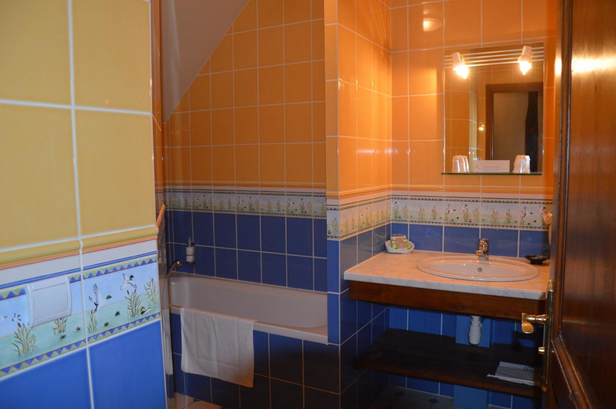 La Chaumiere Hotel Aubigny sur Nere Bagian luar foto