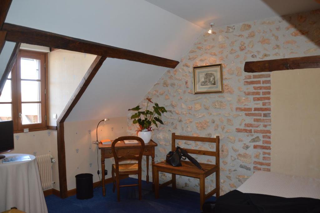 La Chaumiere Hotel Aubigny sur Nere Ruang foto