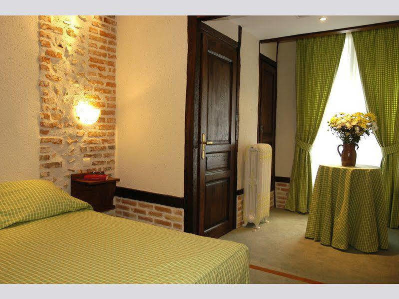 La Chaumiere Hotel Aubigny sur Nere Bagian luar foto